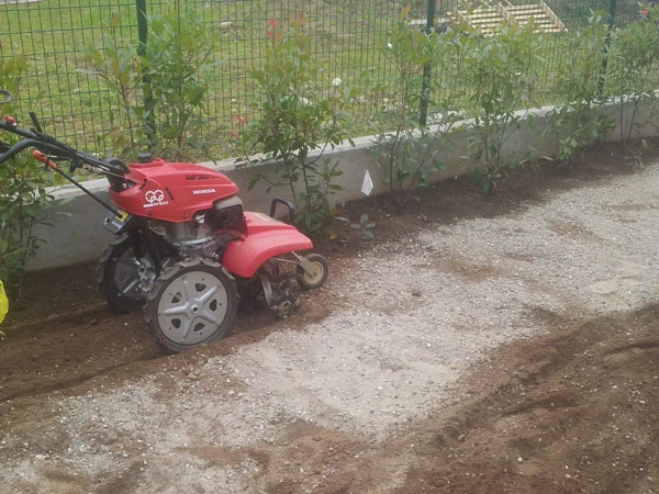 Lavorazione e Preparazione Terreno per Giardini - il Maggiociondolo Varese