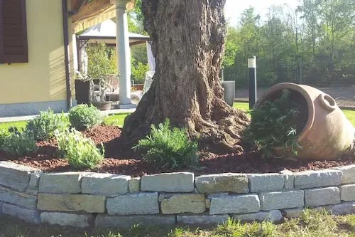 Realizzazione Aiuole in Pietra Naturale - il Maggiociondolo Varese