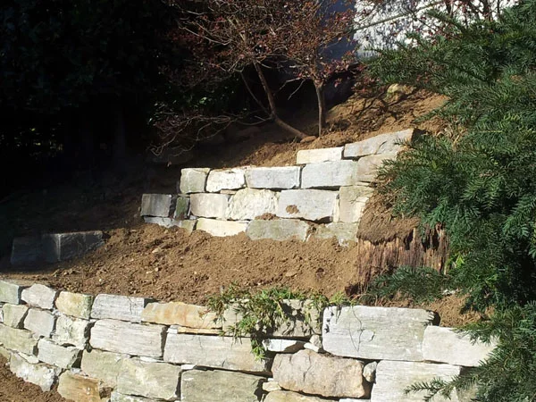 Realizzazione Muri di Contenimento in Pietra - il Maggiociondolo Varese