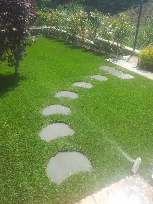 Manutenzione prato inglese irrigazione automatica Varese - il Maggiociondolo Varese